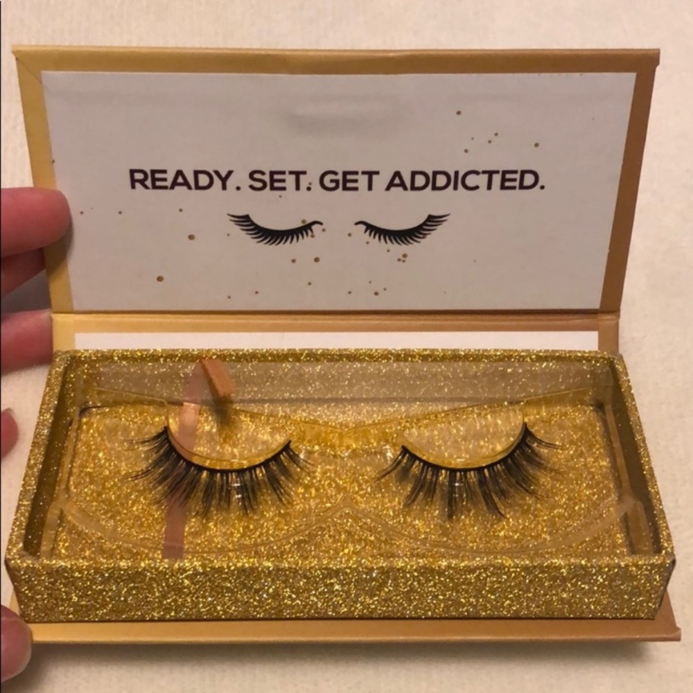LASHAHOLIC Lashes
